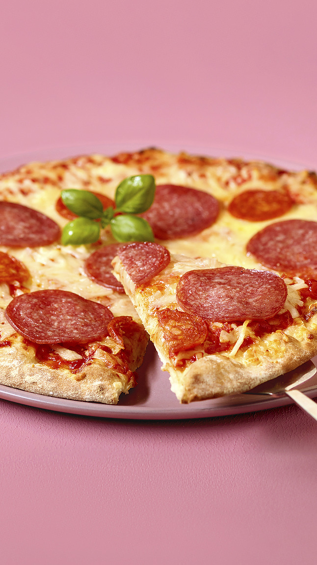 Pizza_salami_detail_35115 Pizza_salami_detail_35115