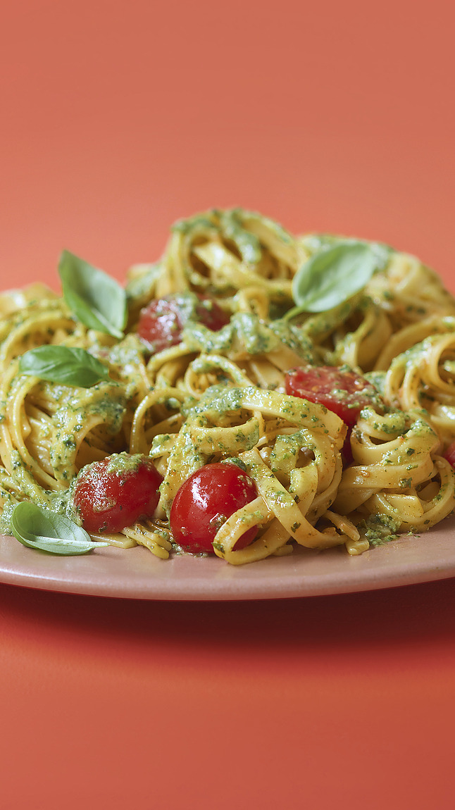 Tagliatelle_met_tomaat-pesto_detail_35109 Tagliatelle_met_tomaat-pesto_detail_35109