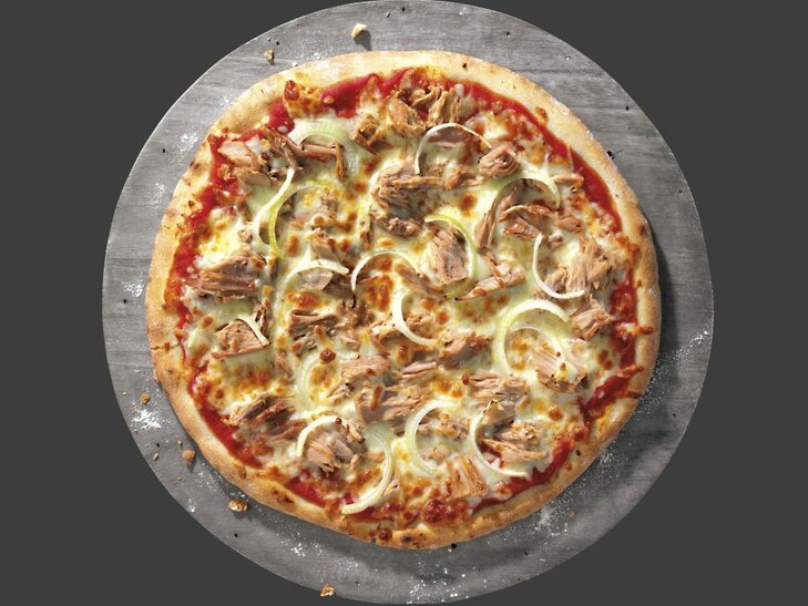 Pizza tonno met ui