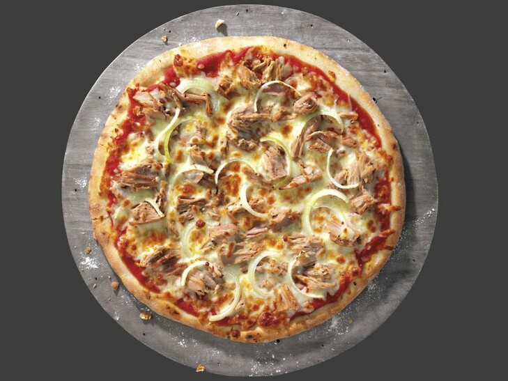 Pizza tonno met ui