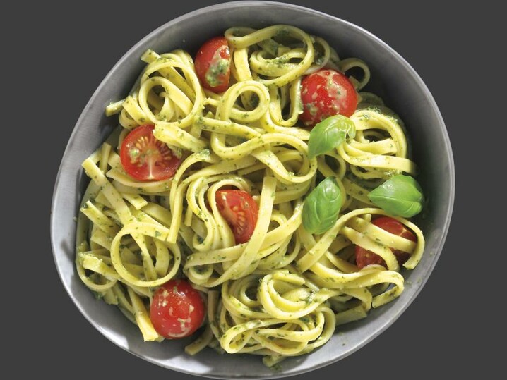 Tagliatelle met tomaat-pesto