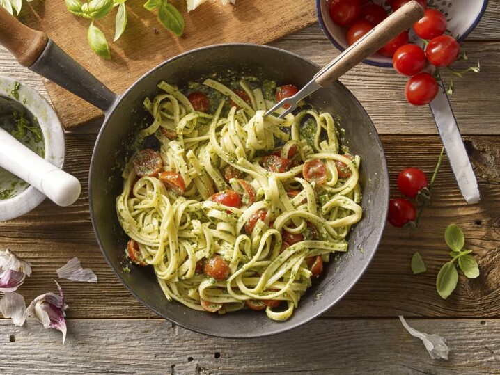 Tagliatelle met tomaat-pesto